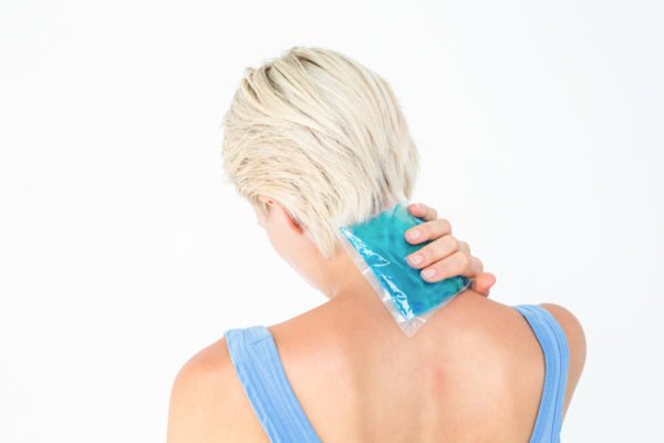 ice-pack-on-neck